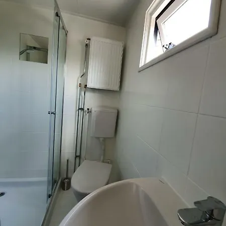 Mooi Chalet In Campsite *